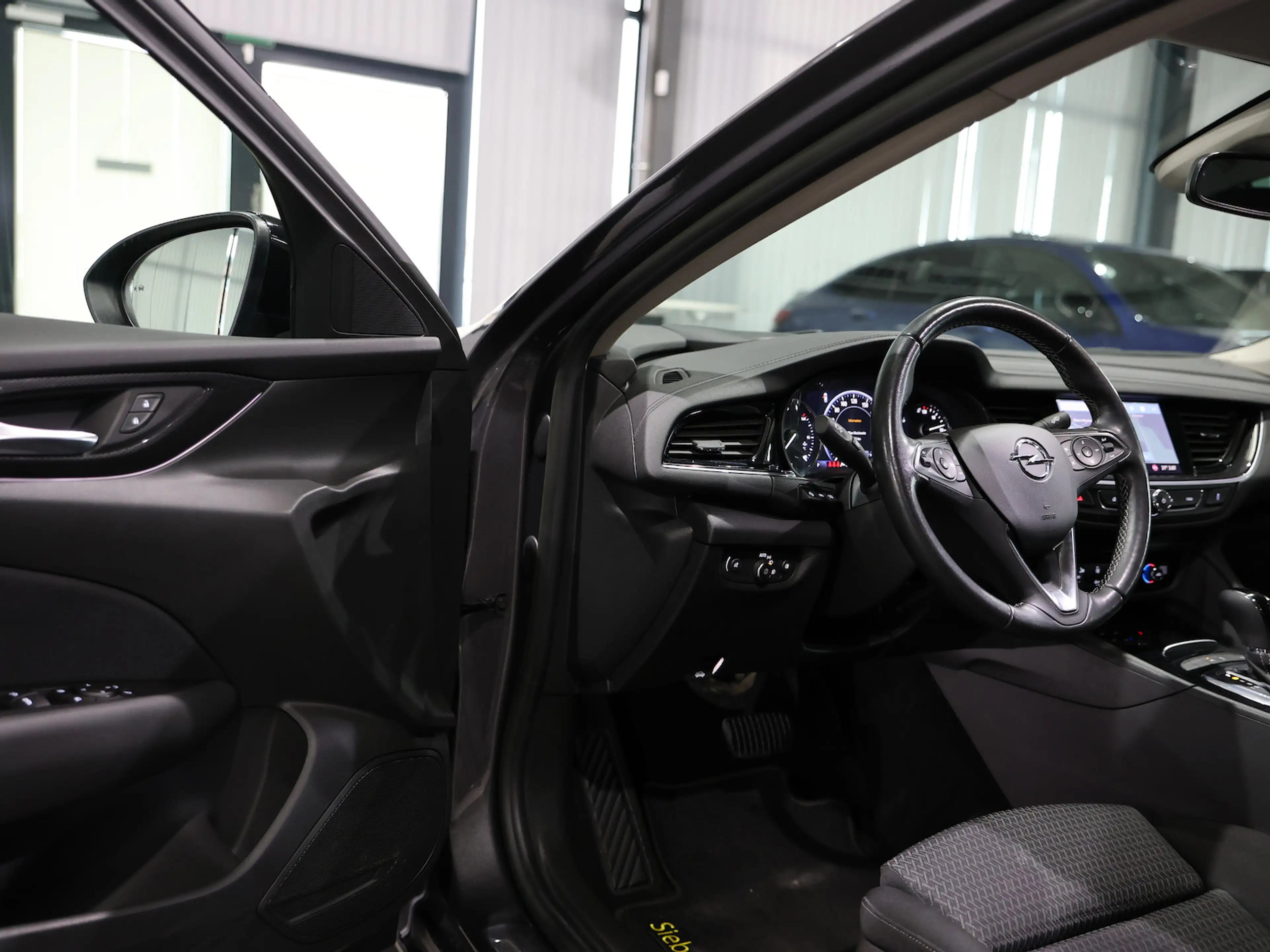 Opel Insignia 2.0 D BUSINESS PREMIUM TECHNO / LED / — photo 12