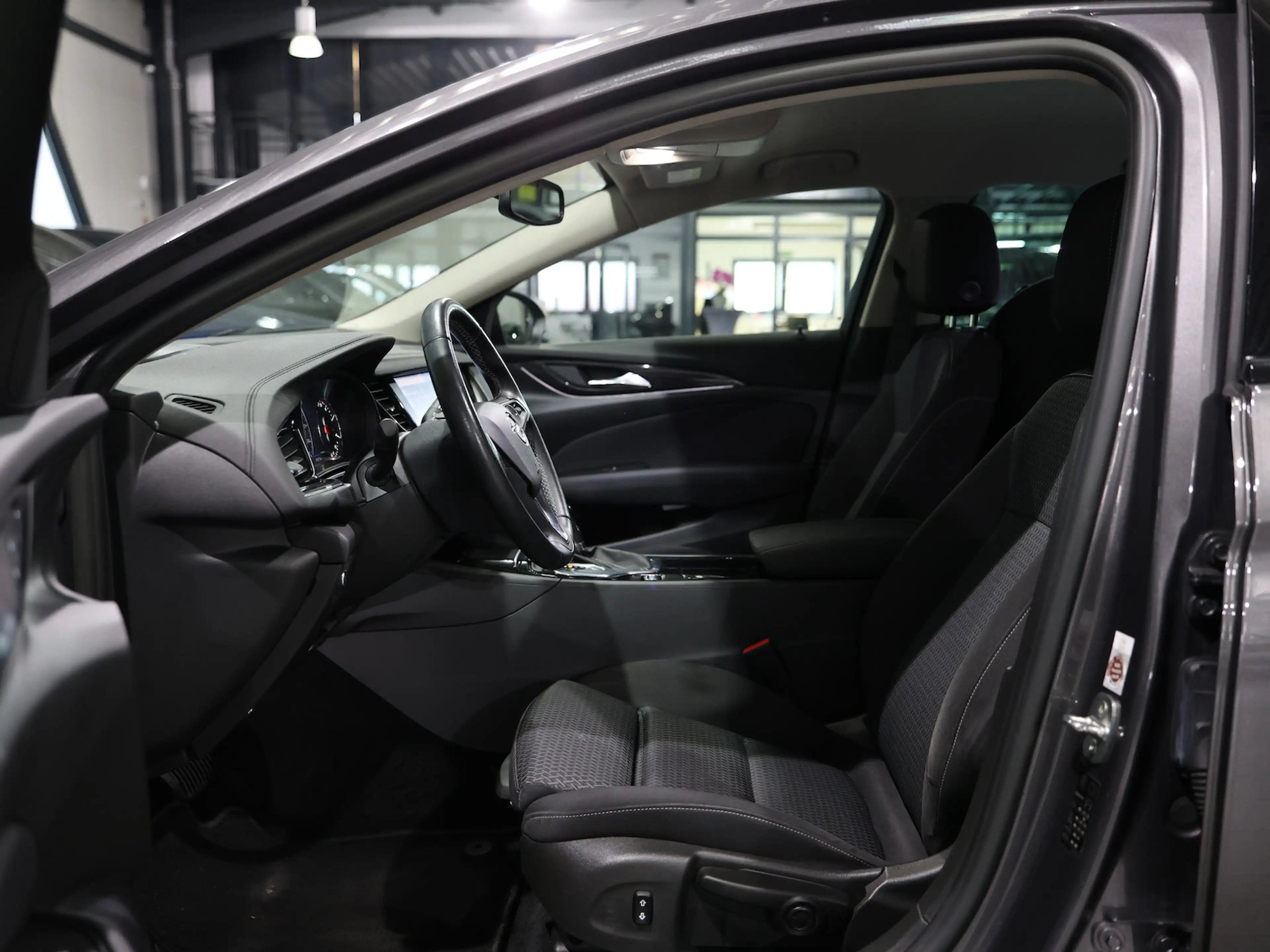 Opel Insignia 2.0 D BUSINESS PREMIUM TECHNO / LED / — photo 13