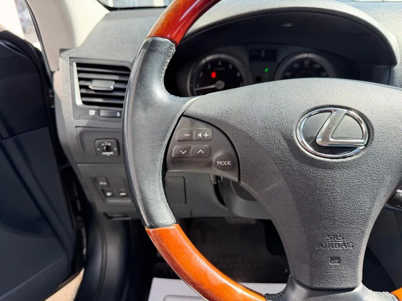 Lexus ES photo Lexus ES