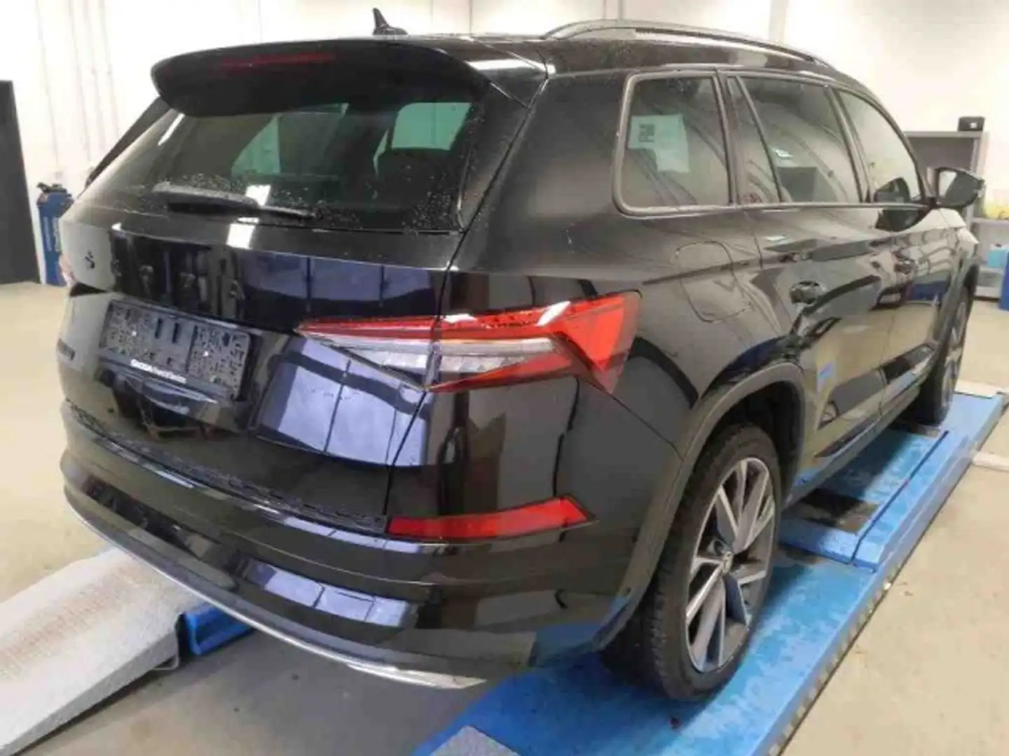 Skoda Kodiaq Sportline 1.5 TSI DSG AHK+PANO+STDHZ+ACC Klima Schwarz - 2