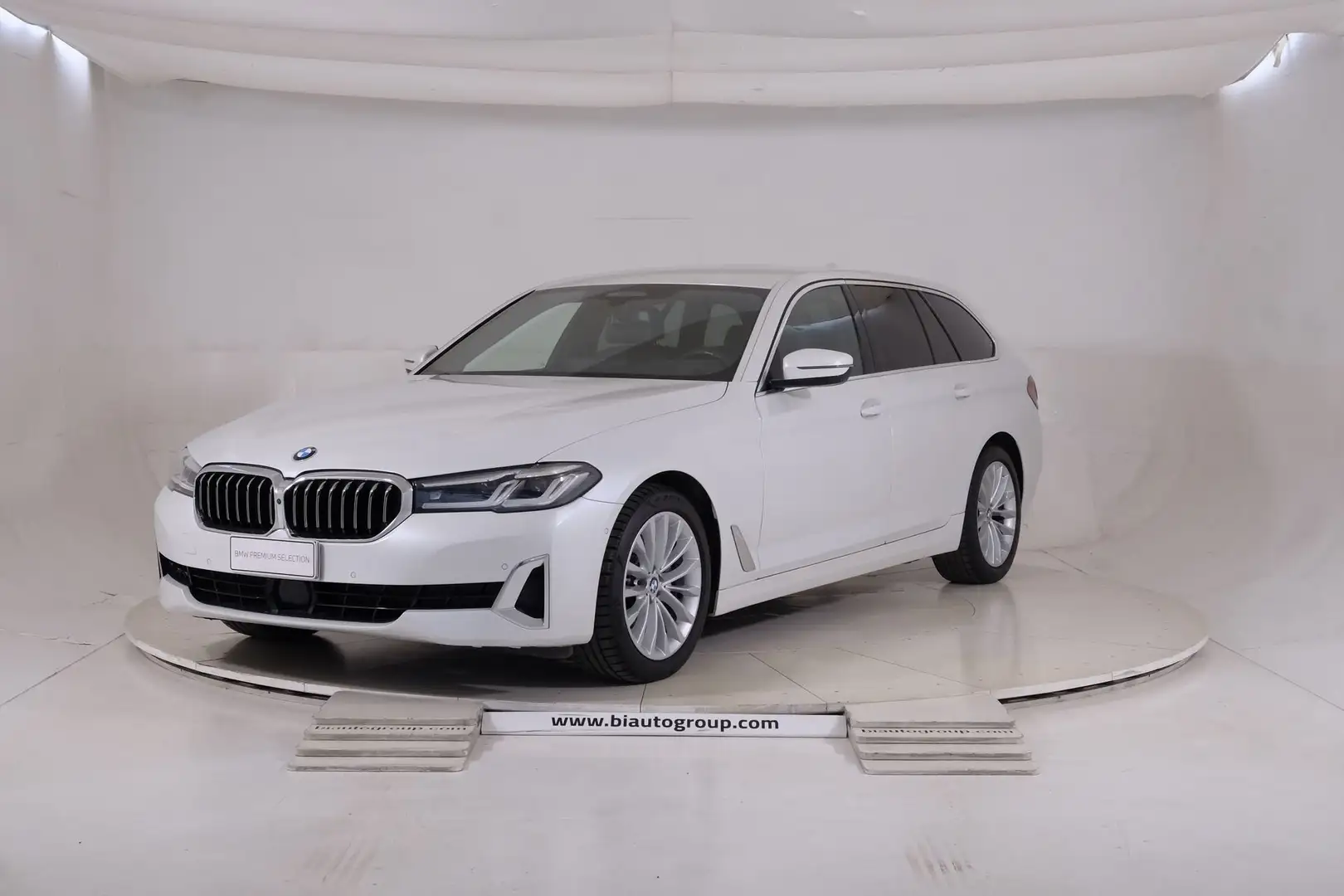 BMW 520 Serie 5 G31 2020 Touring LCI D 520d Touring mhev Bianco - 1