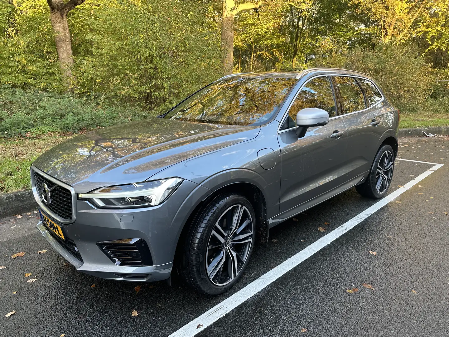 Volvo XC60 T8 twin engine R design Grey - 1