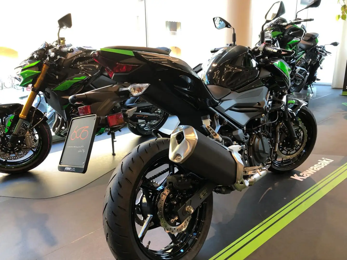 Kawasaki Z 500 2023 zelena - 2