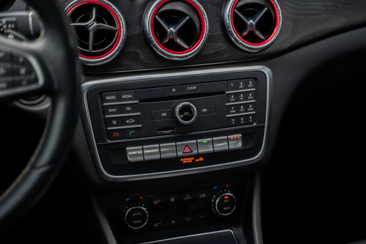 Mercedes-Benz CLA снимка Mercedes-Benz CLA