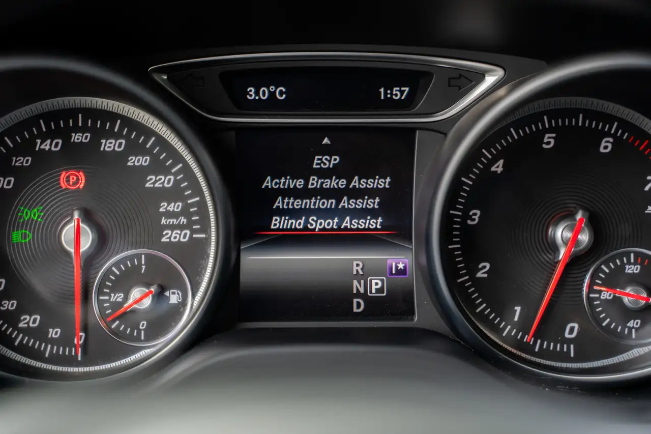 Mercedes-Benz CLA снимка Mercedes-Benz CLA
