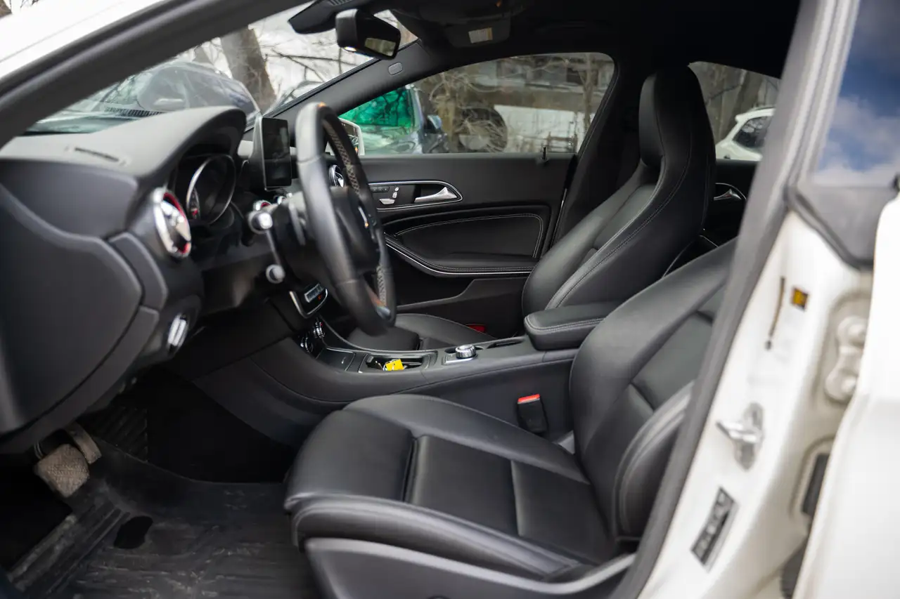 Mercedes-Benz CLA снимка Mercedes-Benz CLA