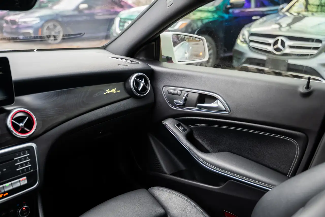 Mercedes-Benz CLA снимка Mercedes-Benz CLA