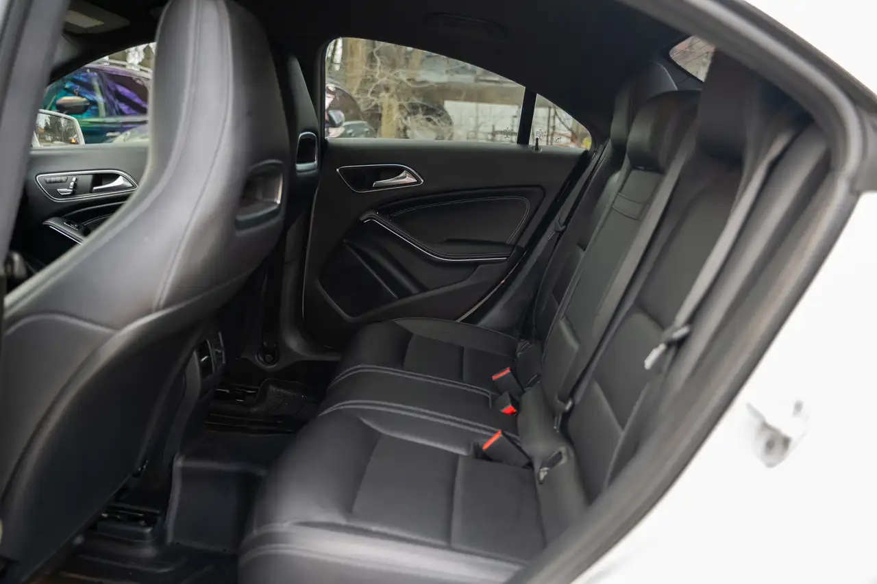 Mercedes-Benz CLA снимка Mercedes-Benz CLA