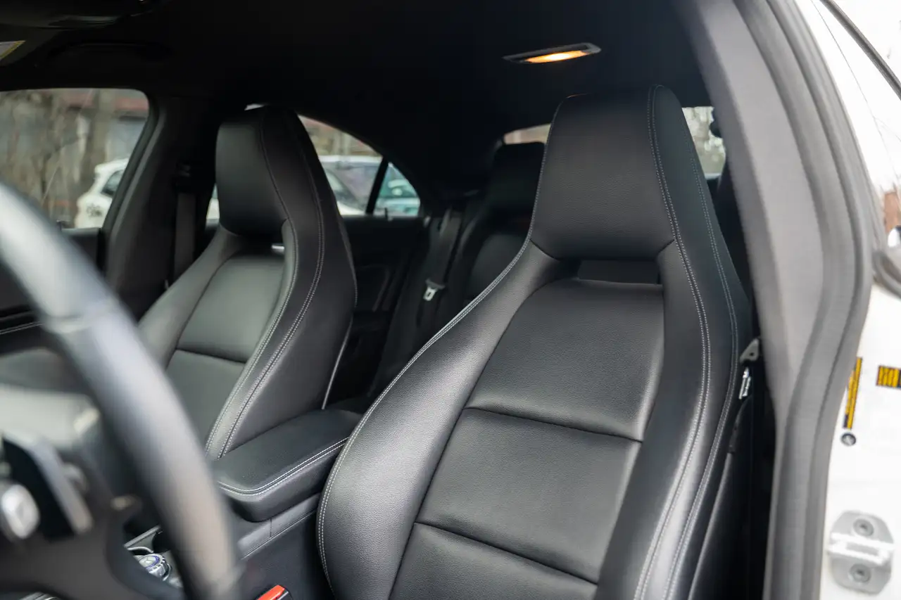 Mercedes-Benz CLA снимка Mercedes-Benz CLA