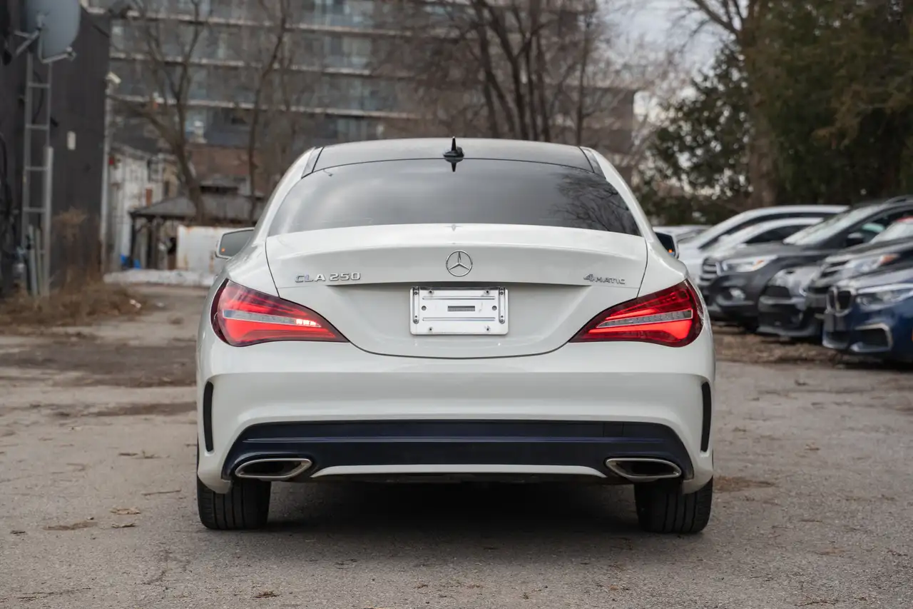 Mercedes-Benz CLA снимка Mercedes-Benz CLA