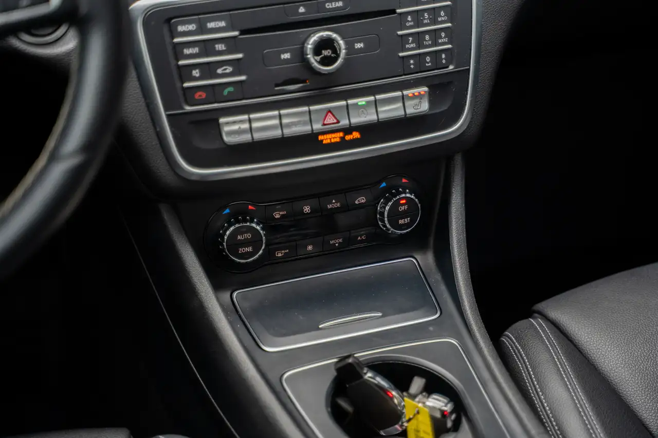 Mercedes-Benz CLA снимка Mercedes-Benz CLA