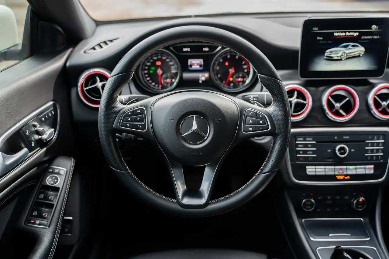 Mercedes-Benz CLA снимка Mercedes-Benz CLA
