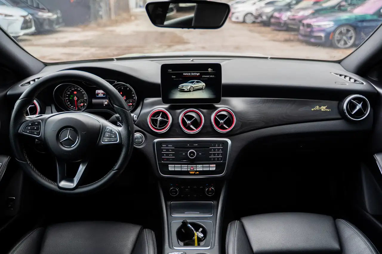 Mercedes-Benz CLA снимка Mercedes-Benz CLA