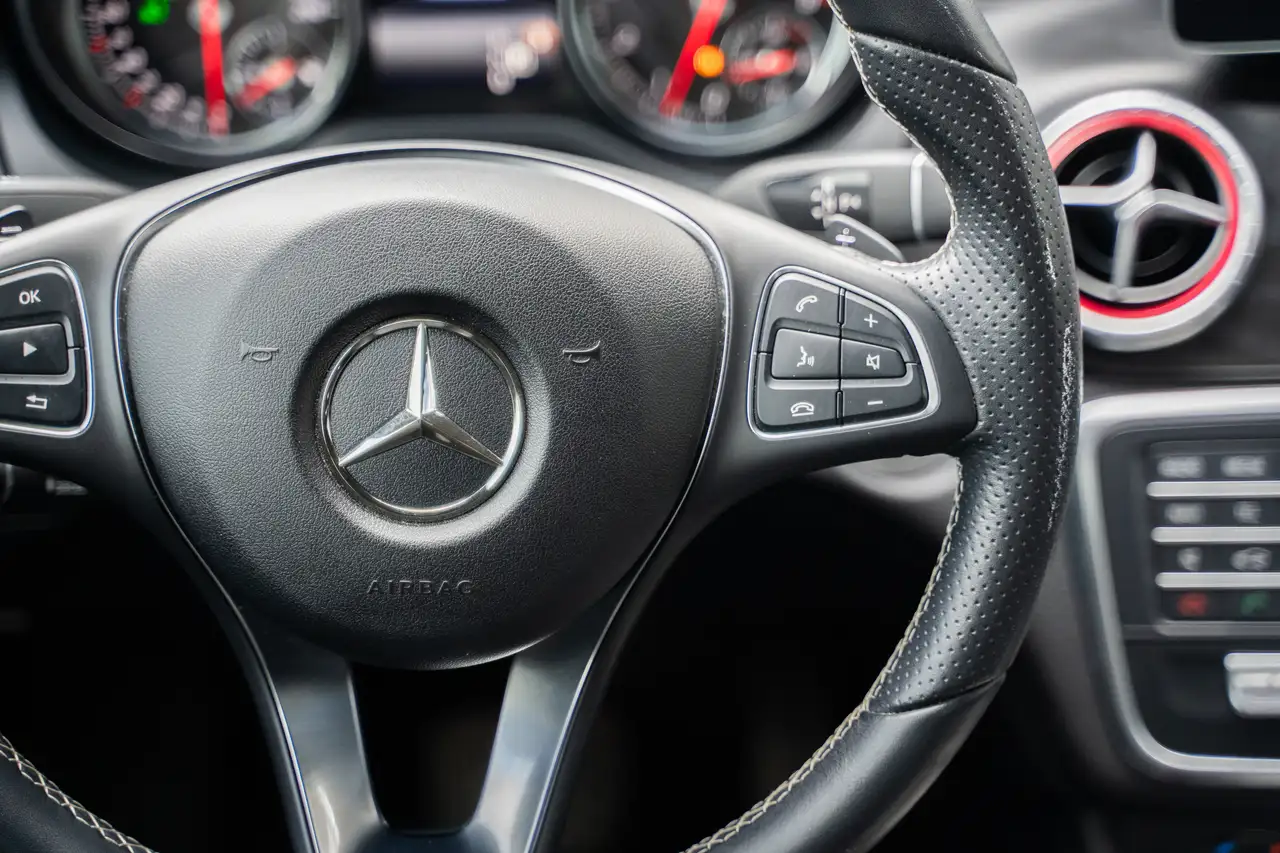 Mercedes-Benz CLA снимка Mercedes-Benz CLA