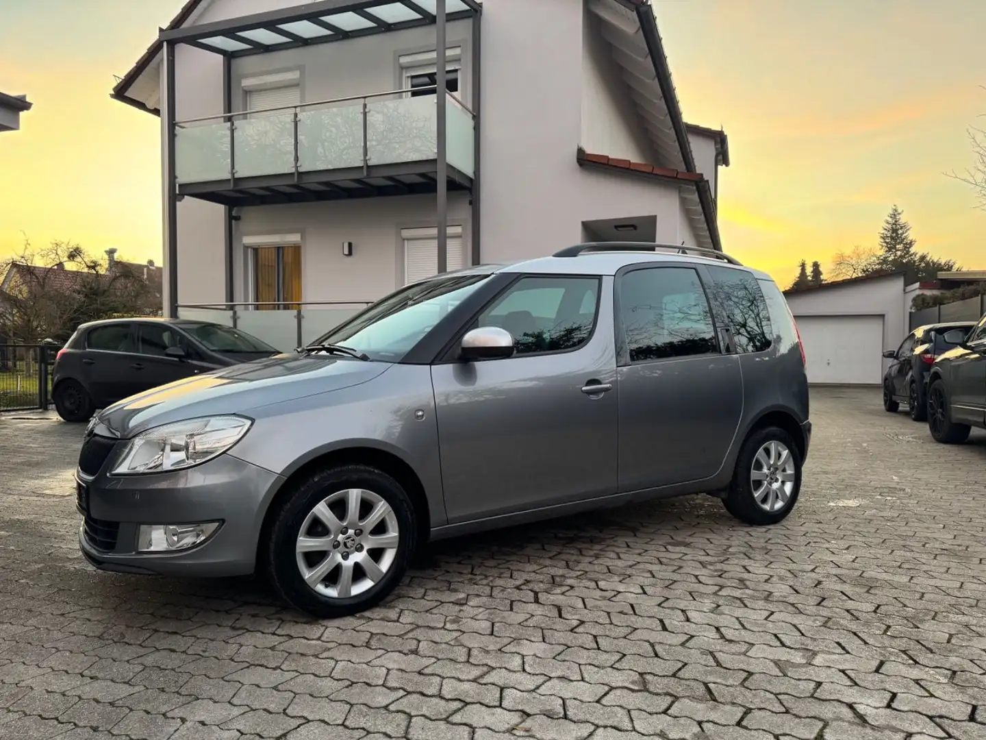 Skoda Roomster 1.2 TSI Ambition/1.Hand/Garantie/Top ! Grau - 1