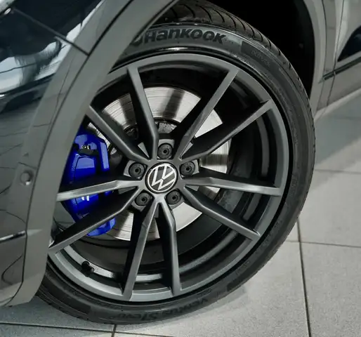 Volkswagen T-Roc view 2
