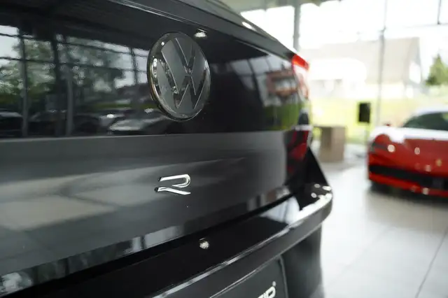 Volkswagen T-Roc view 14