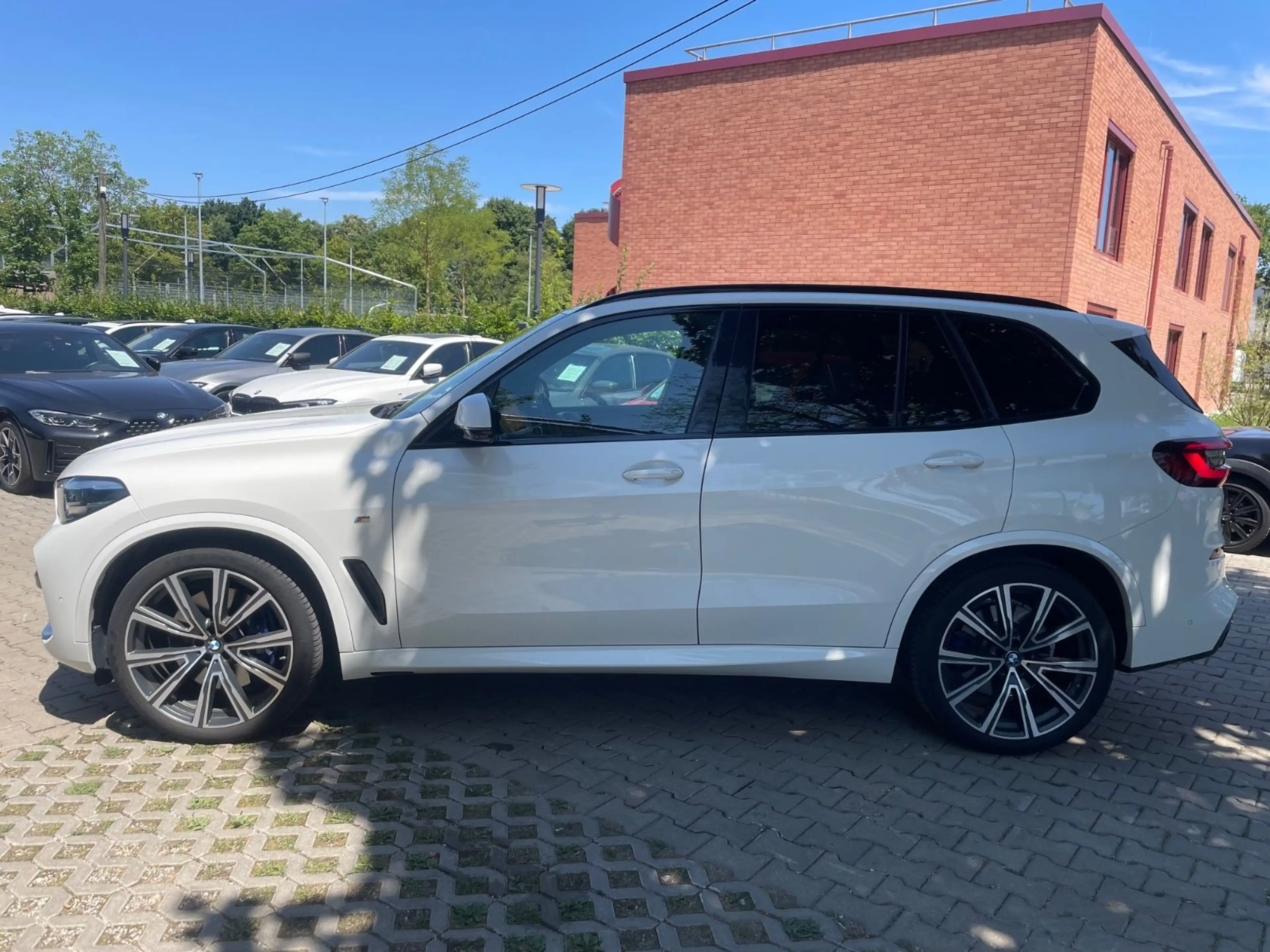 BMW X5 M50 d*AHK*ACC*360°Kamera*Braun-Leder*Kardon — photo 2