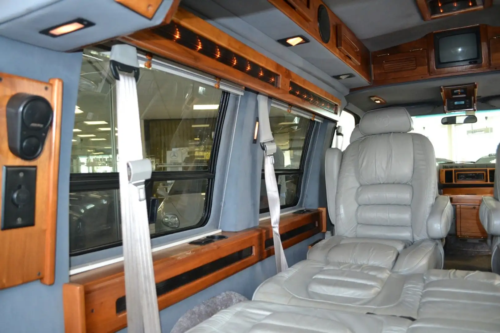 Chevrolet Astro Van AWD  4X4 Plateado - 2