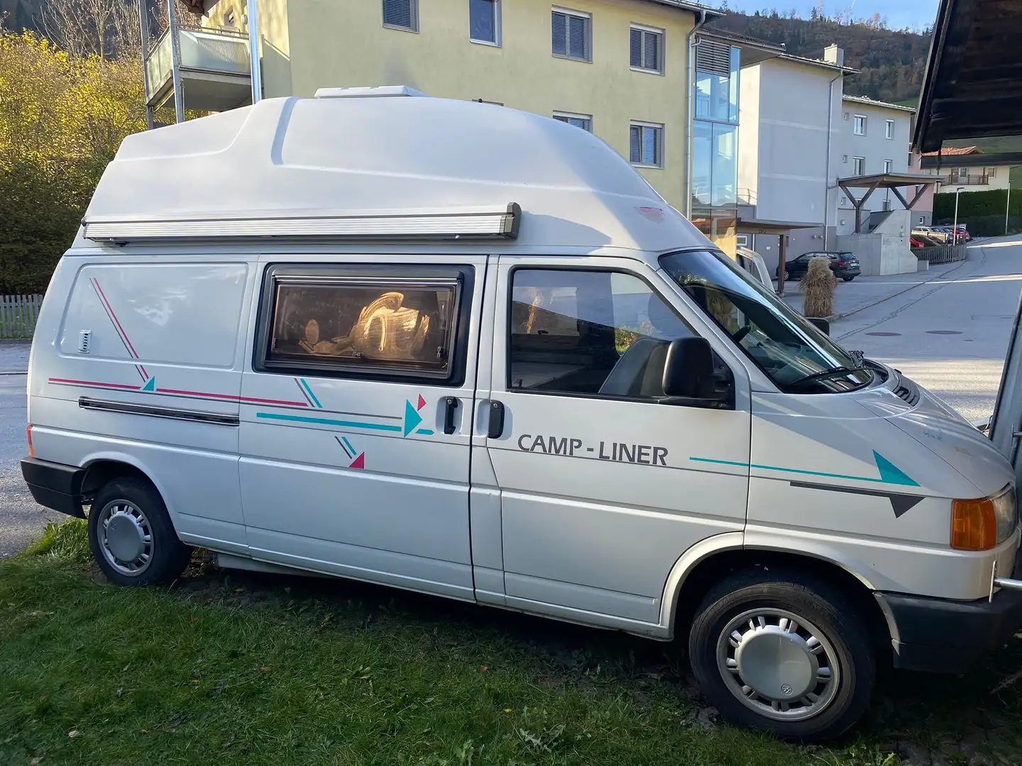 Volkswagen T4 Transporter 4 - langer Radstand, Hochdach bijela - 1