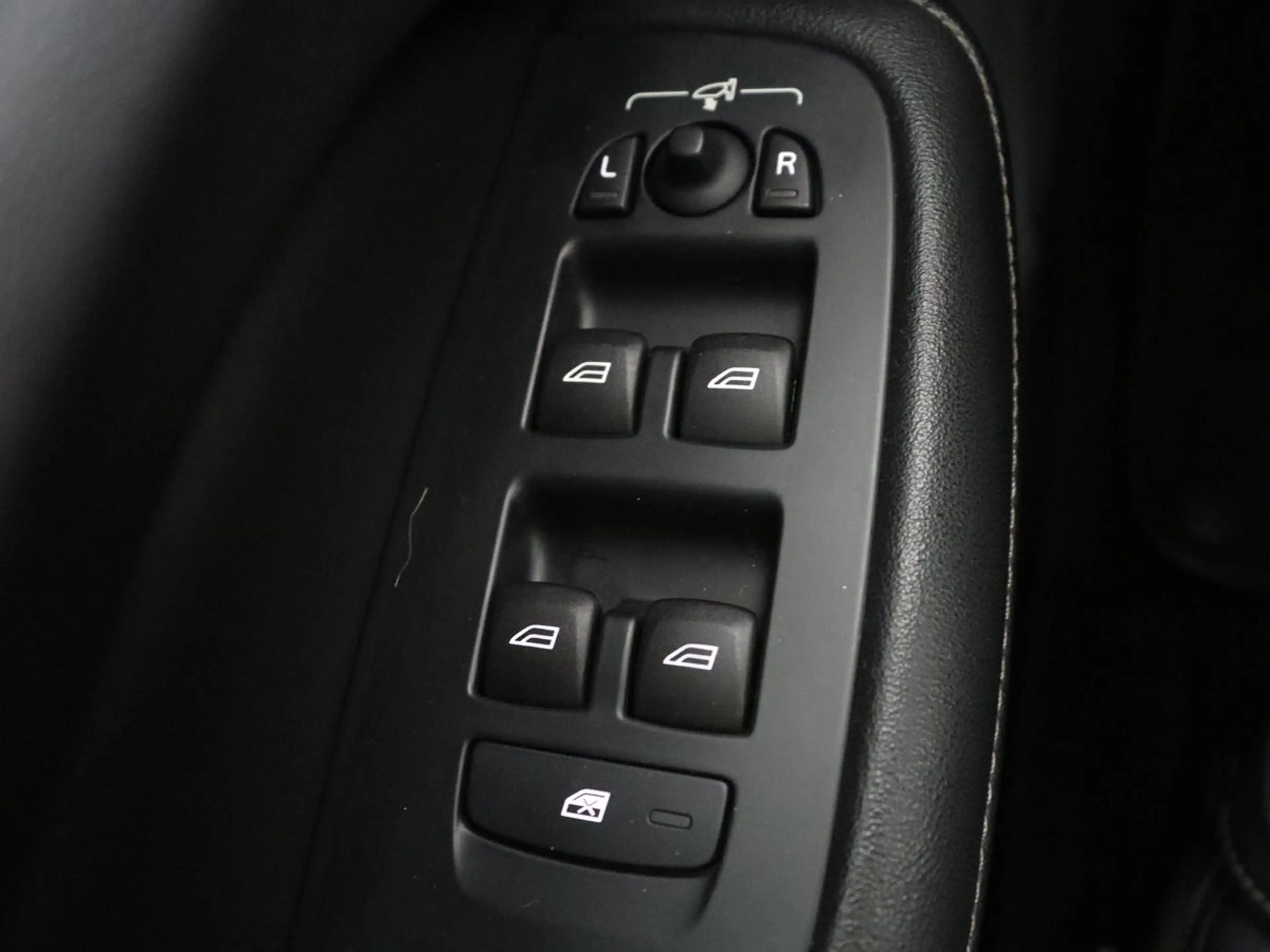 Volvo S60 2.0 Recharge T8 AWD R-Design SOH 95,6% | 360 Camer — photo 35