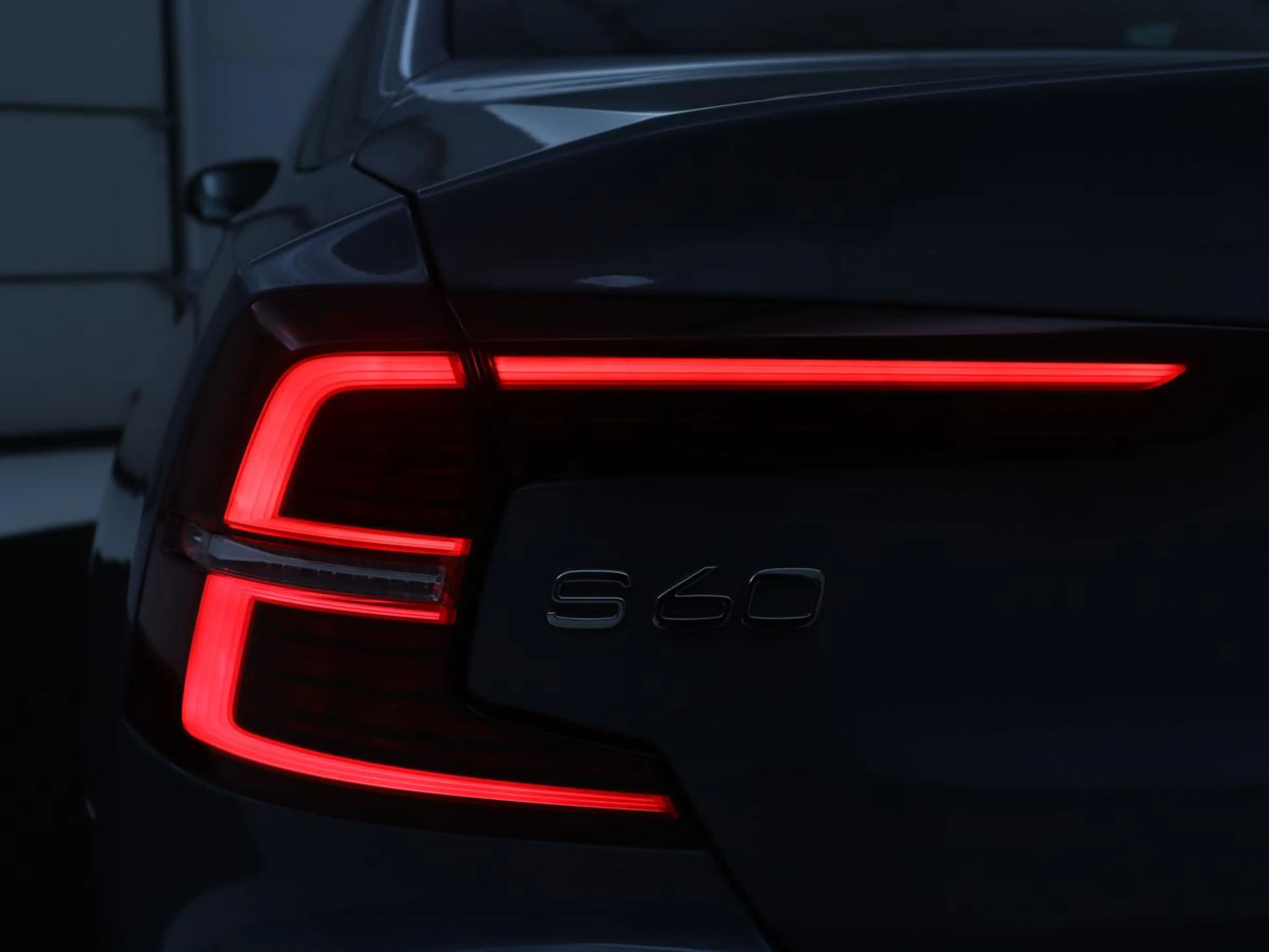 Volvo S60 2.0 Recharge T8 AWD R-Design SOH 95,6% | 360 Camer — photo 33