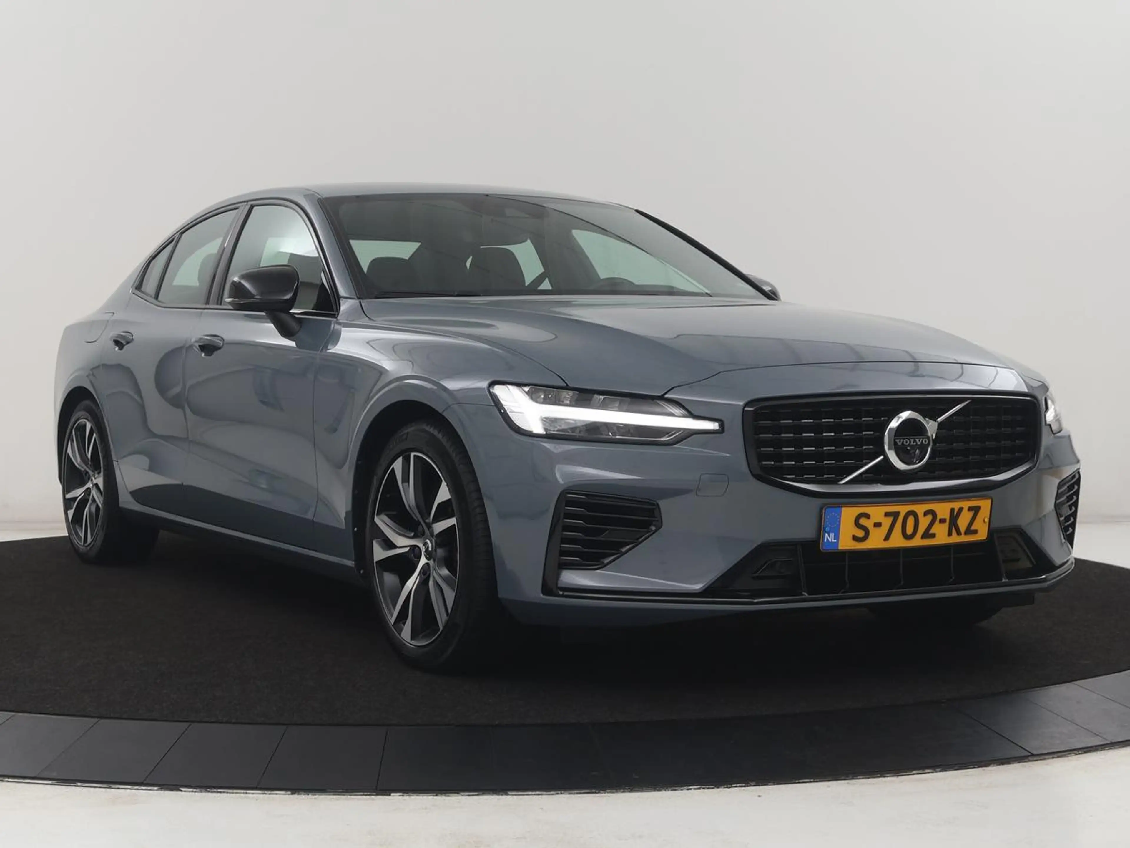 Volvo S60 2.0 Recharge T8 AWD R-Design SOH 95,6% | 360 Camer — photo 39