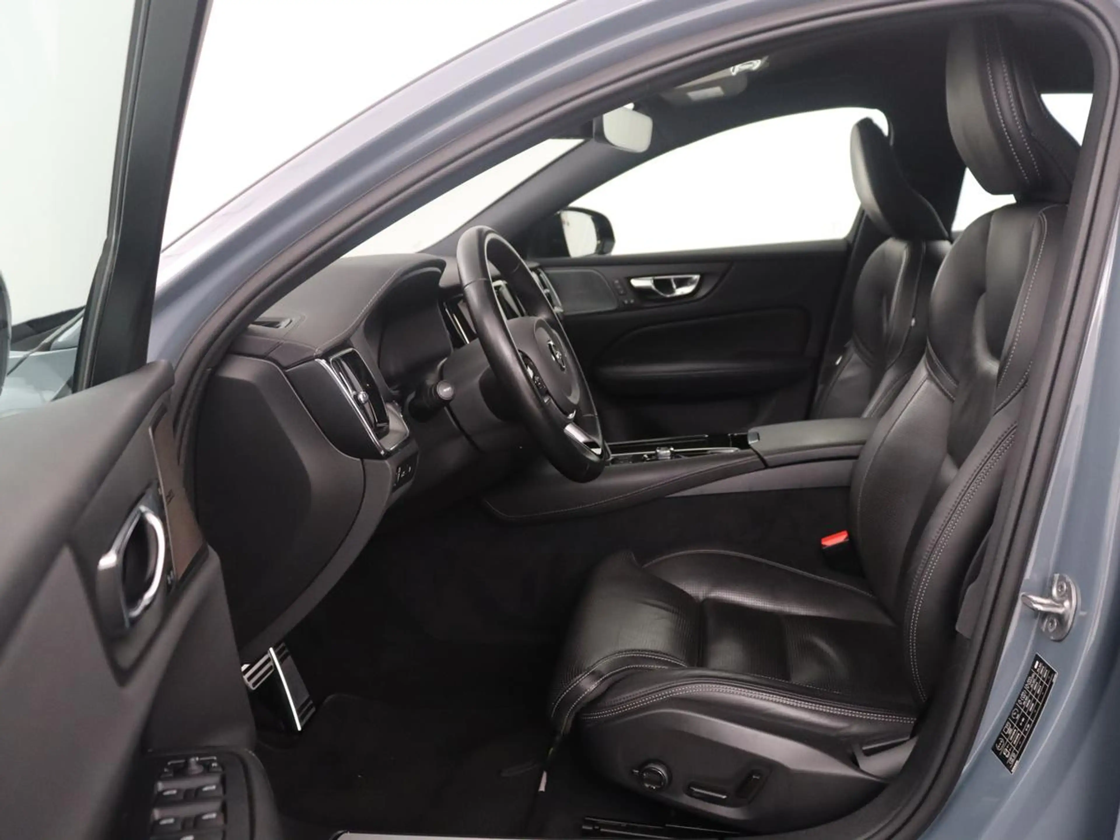 Volvo S60 2.0 Recharge T8 AWD R-Design SOH 95,6% | 360 Camer — photo 4