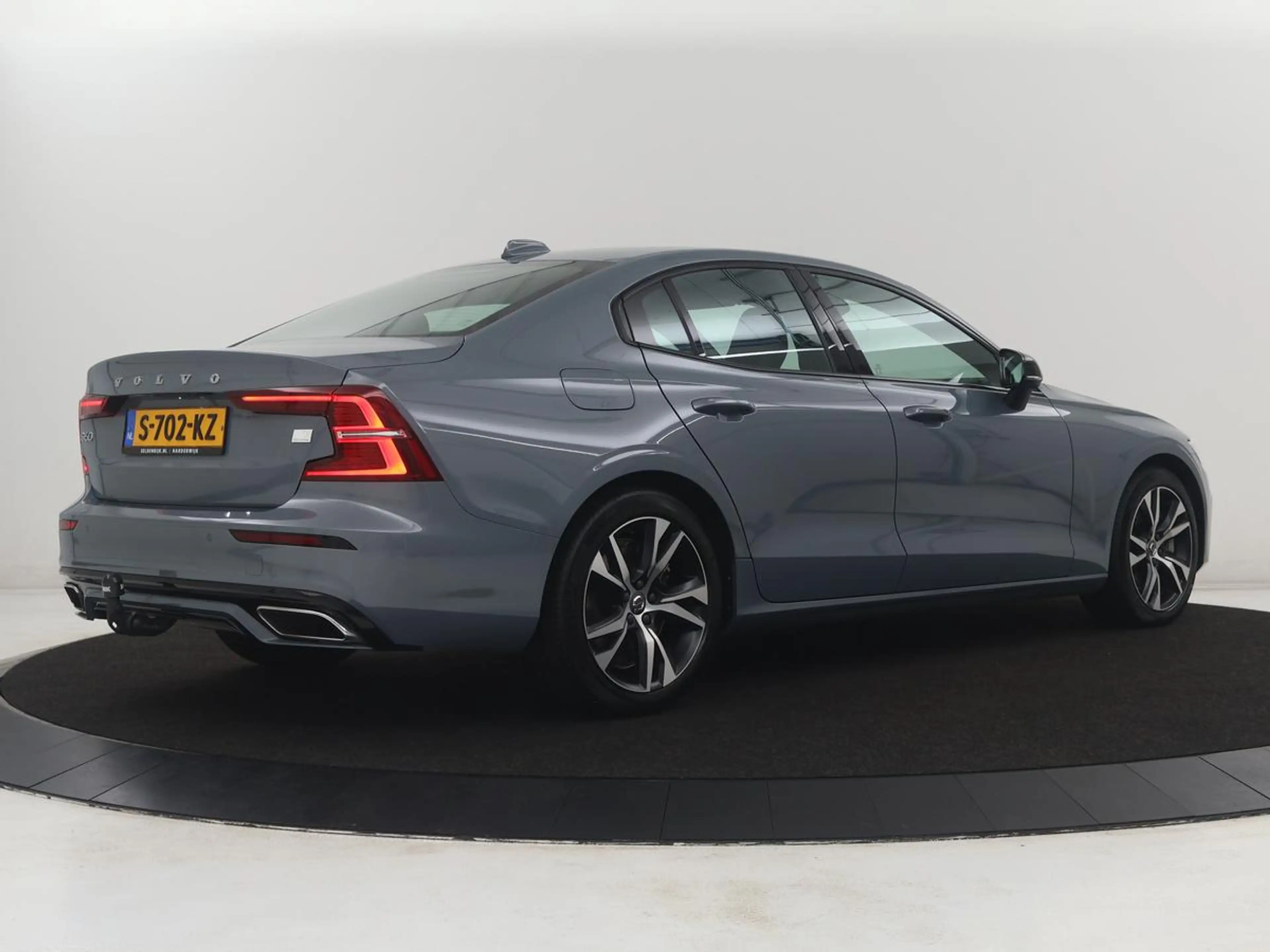 Volvo S60 2.0 Recharge T8 AWD R-Design SOH 95,6% | 360 Camer — photo 38
