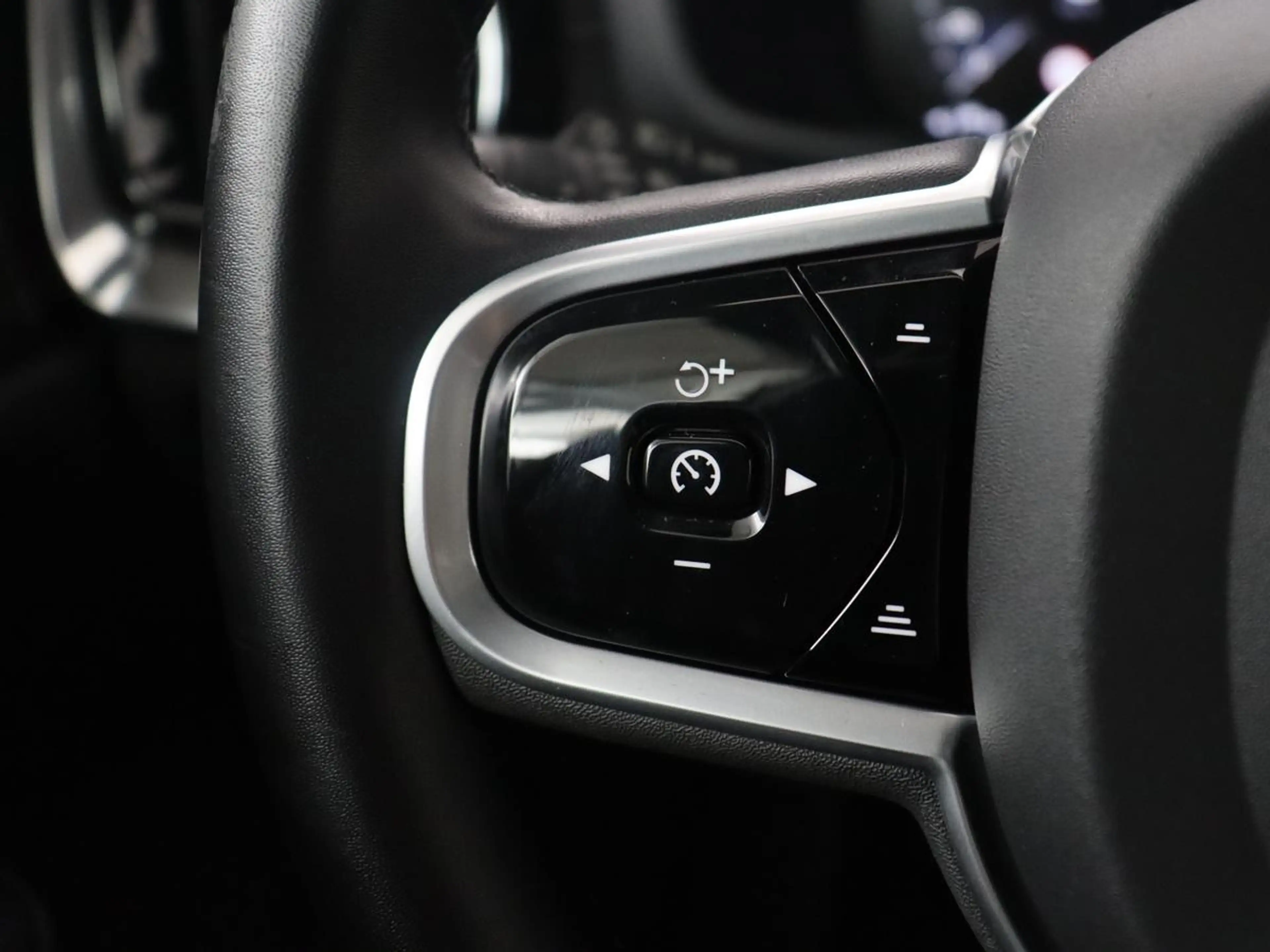 Volvo S60 2.0 Recharge T8 AWD R-Design SOH 95,6% | 360 Camer — photo 19