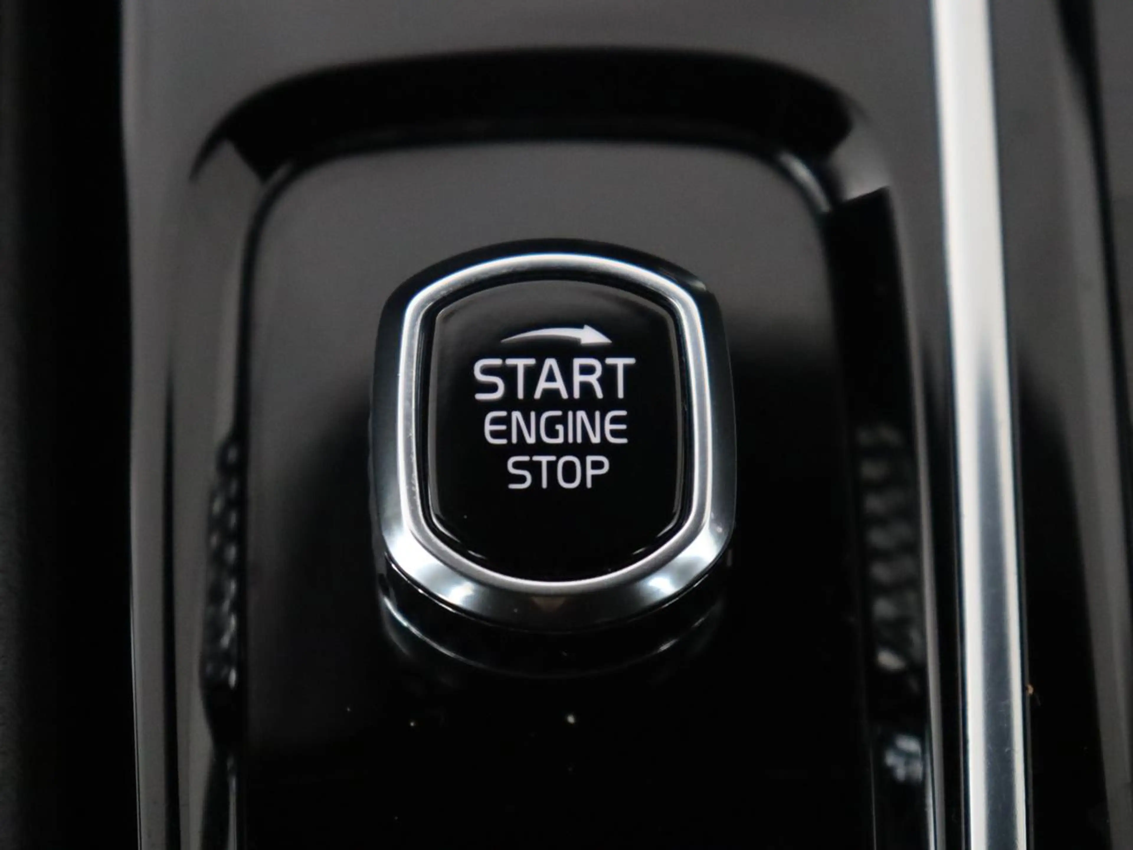 Volvo S60 2.0 Recharge T8 AWD R-Design SOH 95,6% | 360 Camer — photo 31