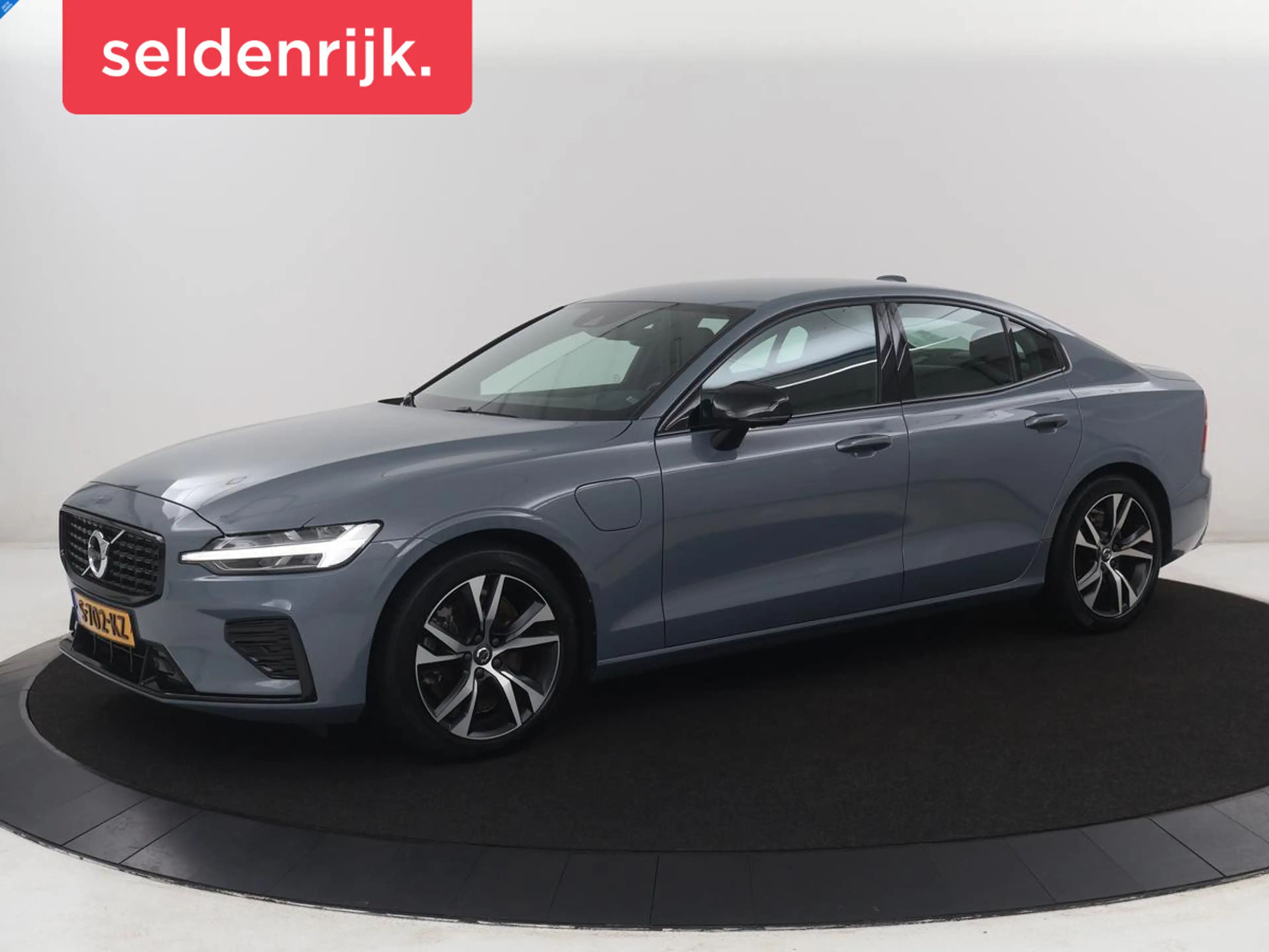 Volvo S60 2.0 Recharge T8 AWD R-Design SOH 95,6% | 360 Camer