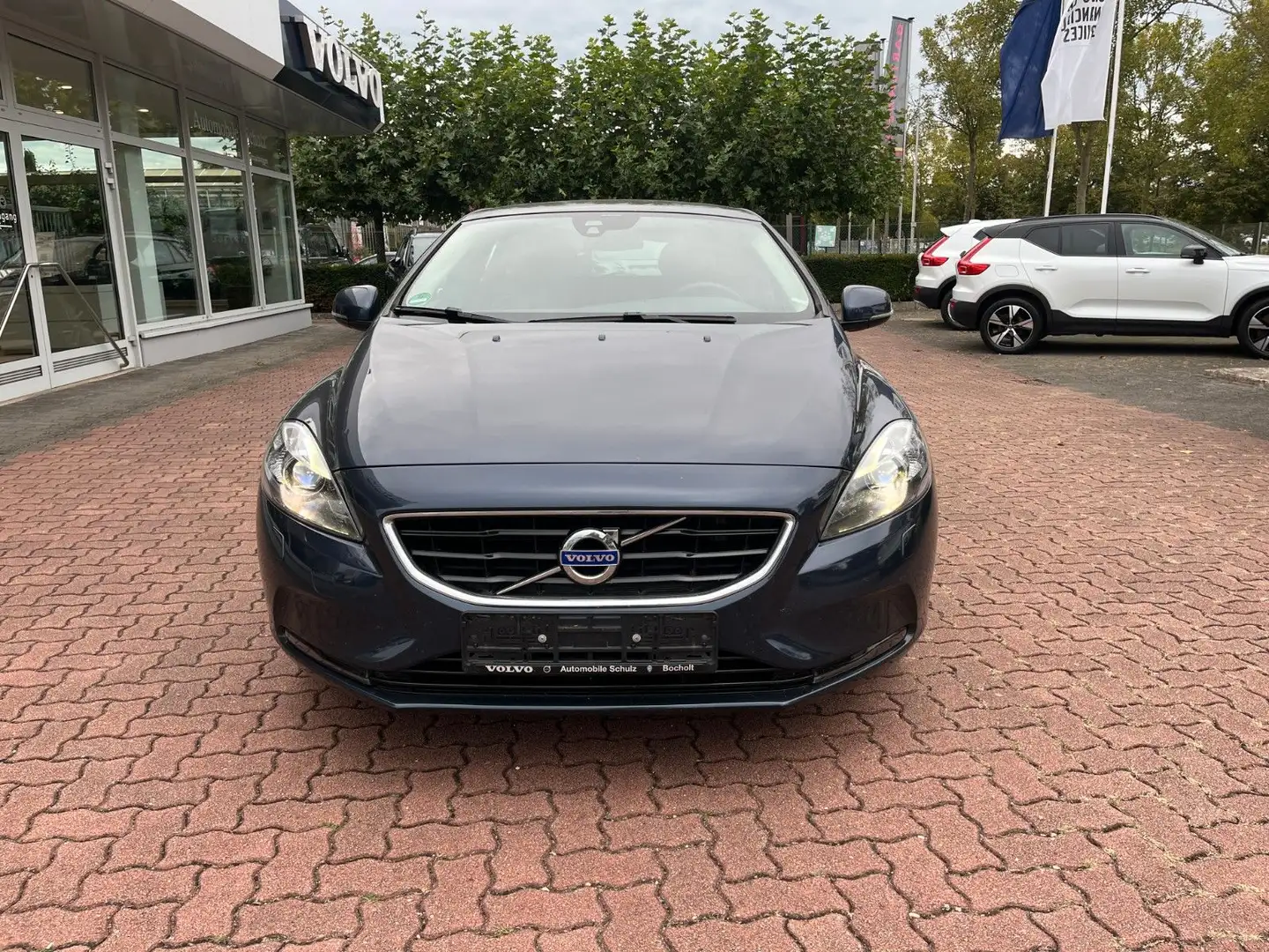 Volvo V40 D4 Momentum 5 Zylinder 177 PS Blau - 2
