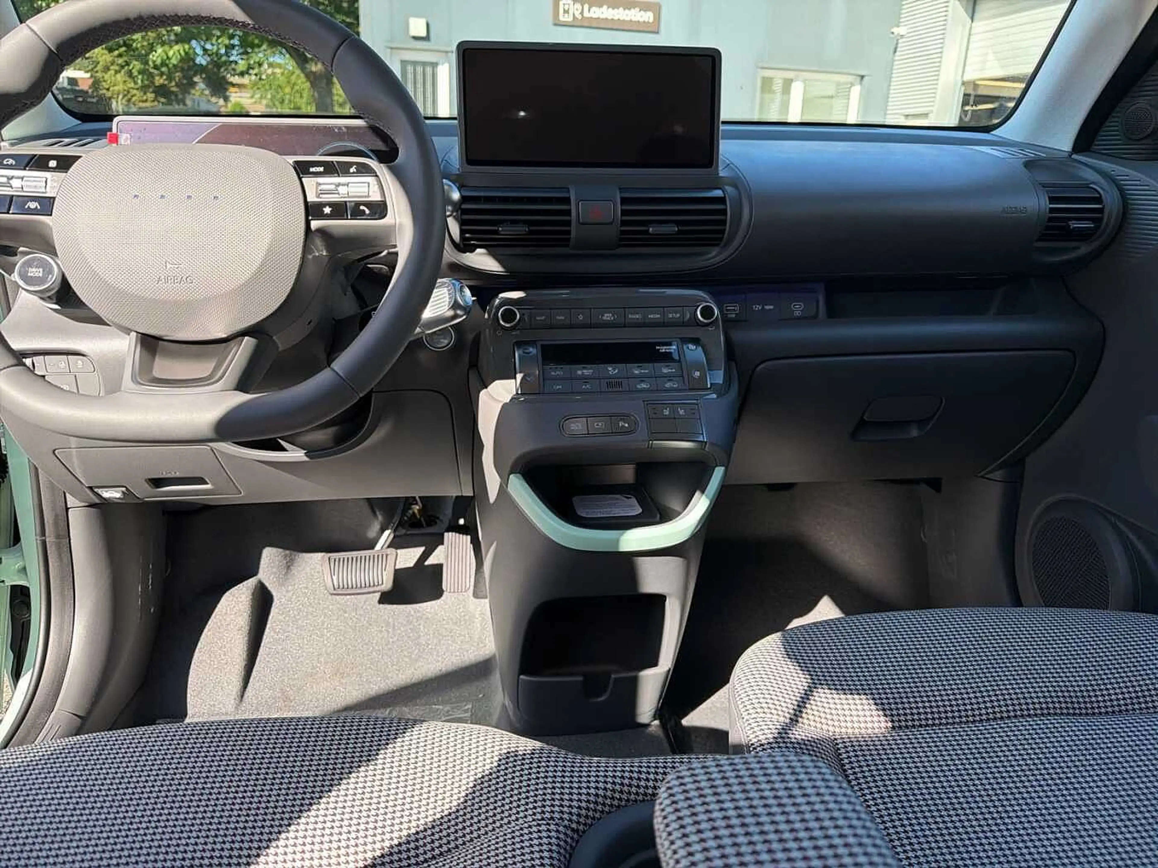 Hyundai Inster 49kWh 'Lounge' Elektro Komfort Paket — photo 8