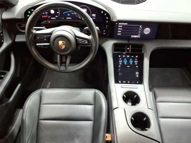 Porsche Taycan view 10