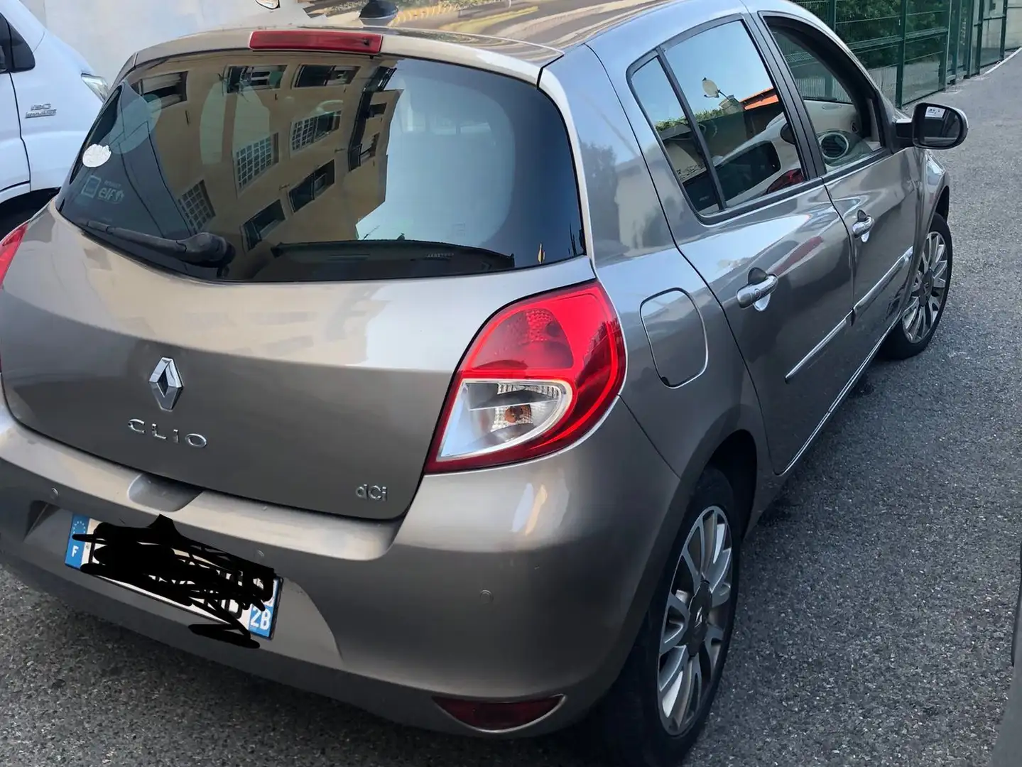 Renault Clio Clio III dCi 90 eco2 Initiale Beige - 2