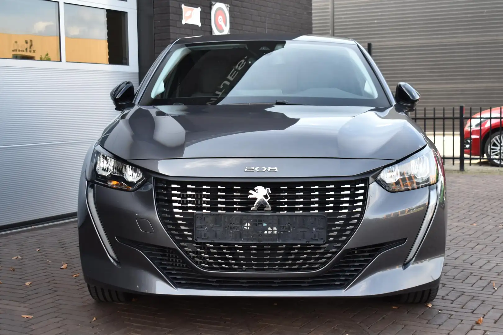 Peugeot 208 1.2 PureTech 100PK Allure Pack | Carplay | Camera Grijs - 2