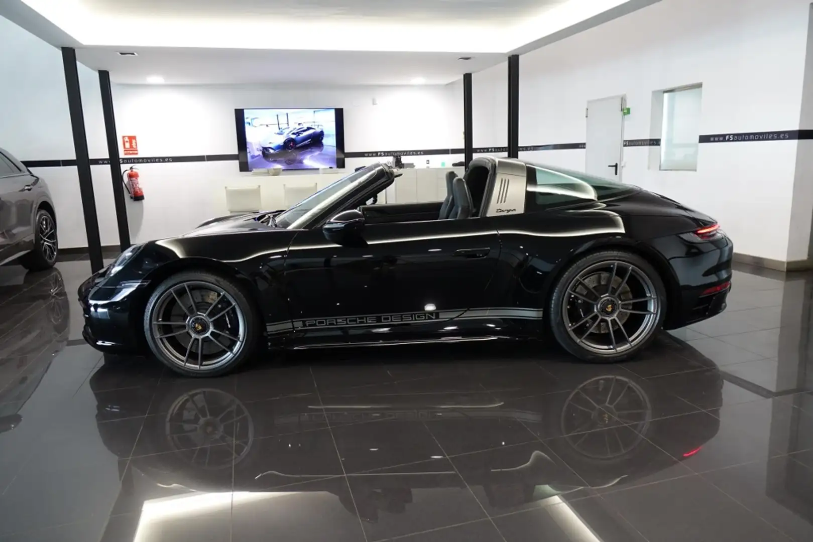 Porsche 992 Targa 4 Edition 50 years Design Negro - 2