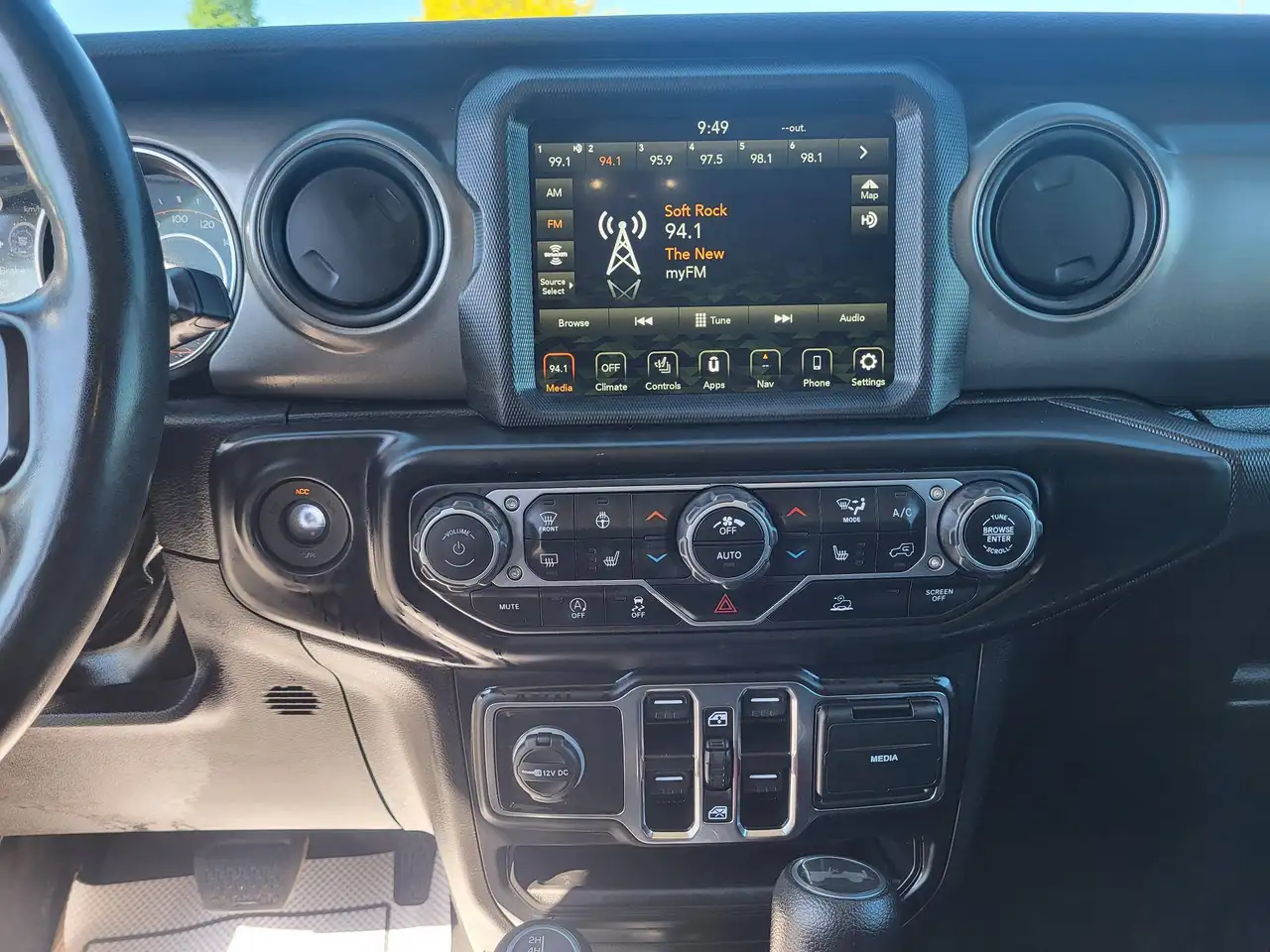 Jeep Wrangler снимка Jeep Wrangler