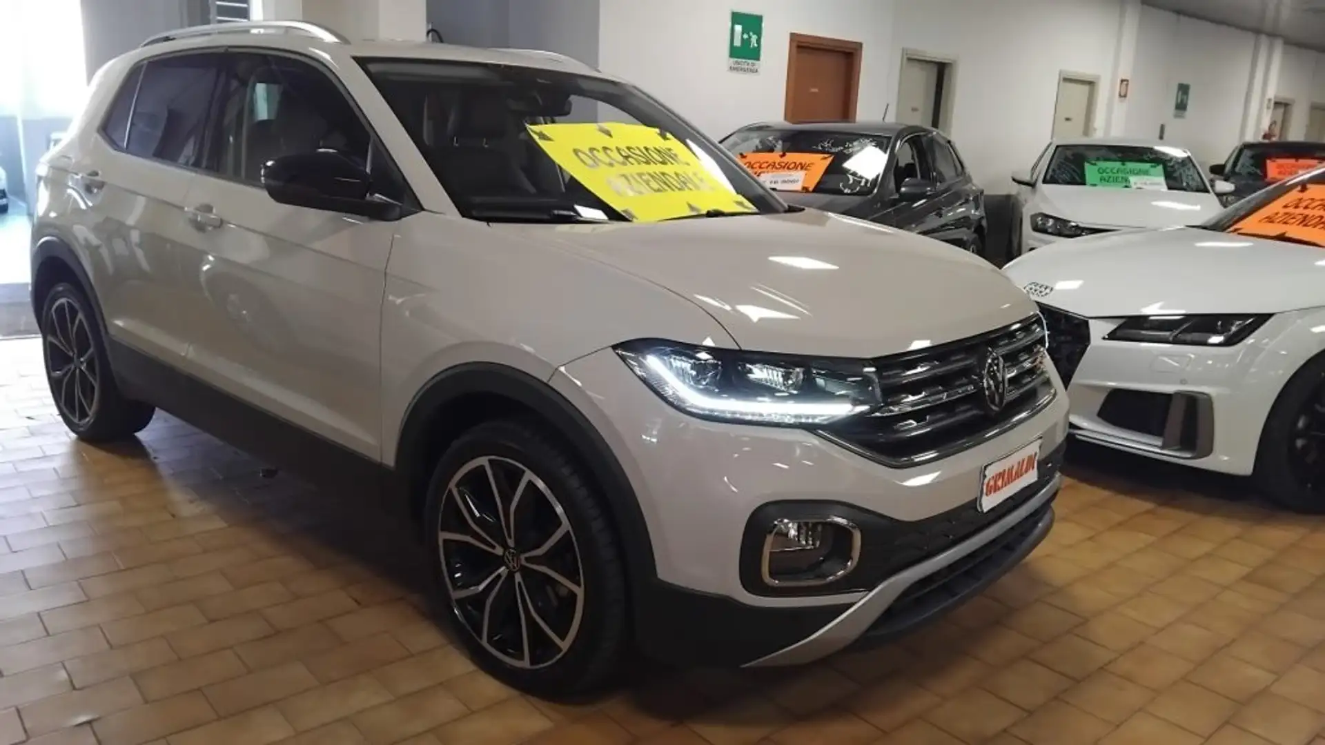 Volkswagen T-Cross 1.0 TSI DSG Advanced 18" LED VIDEO Gris - 1