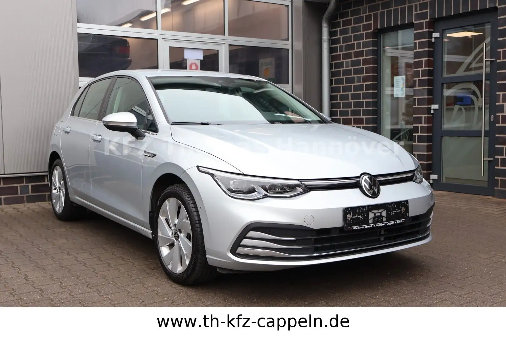 Volkswagen Golf VIII Lim. Style eTSI LED/DSG/Kamera/ACC Silber - 1