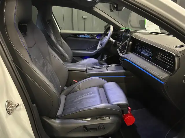 Volkswagen Passat view 11