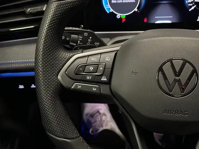 Volkswagen Passat view 19