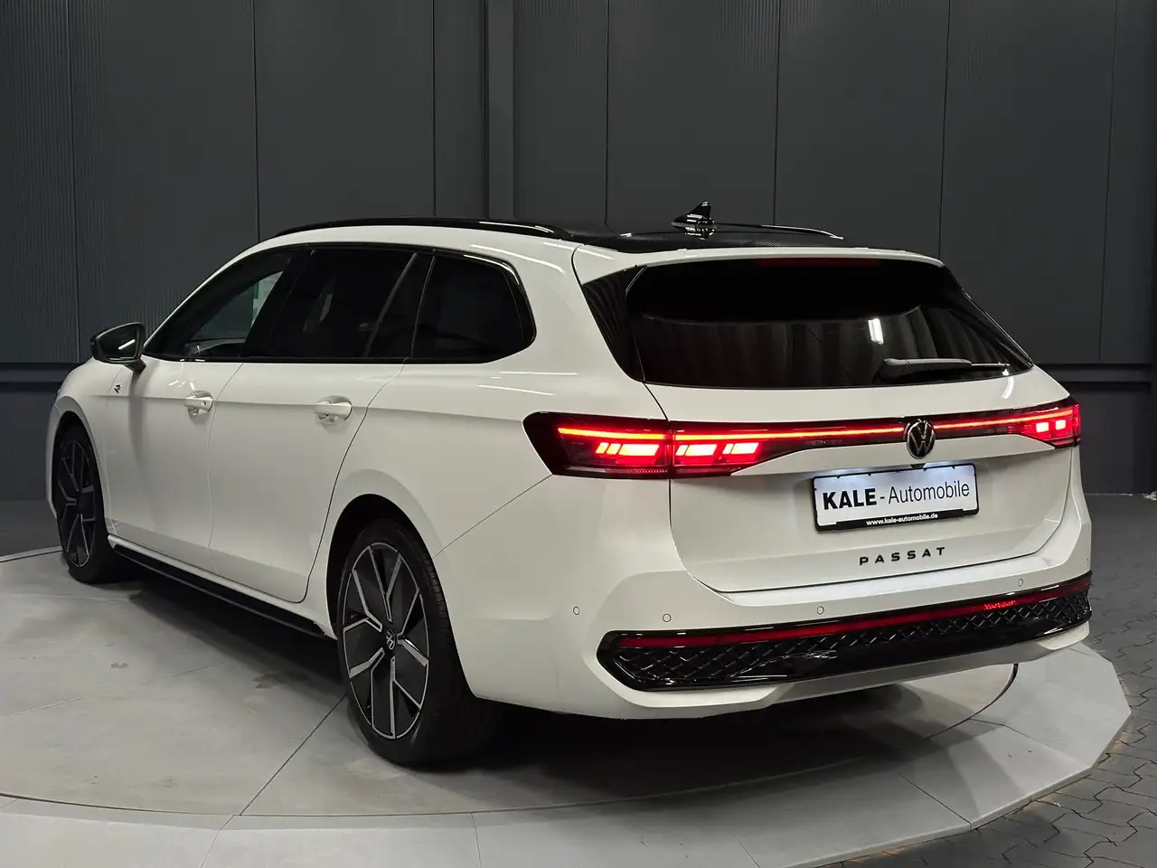 Volkswagen Passat Variant 142 kW 4Motion R-Line/Signature *Dach/Schwarz*AHK* 3