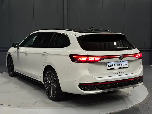Volkswagen Passat view 3