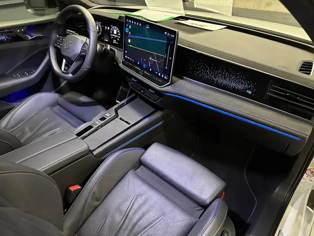Volkswagen Passat view 12