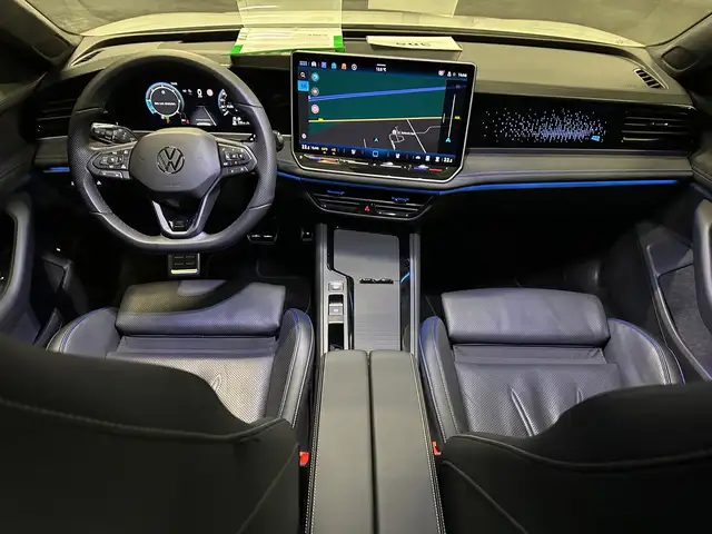 Volkswagen Passat view 13