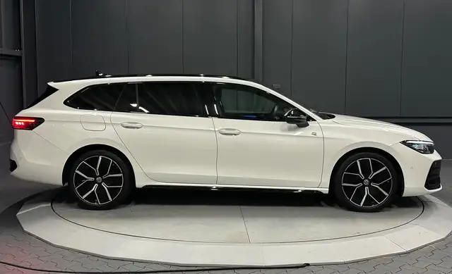Volkswagen Passat view 6
