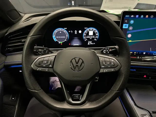 Volkswagen Passat view 18