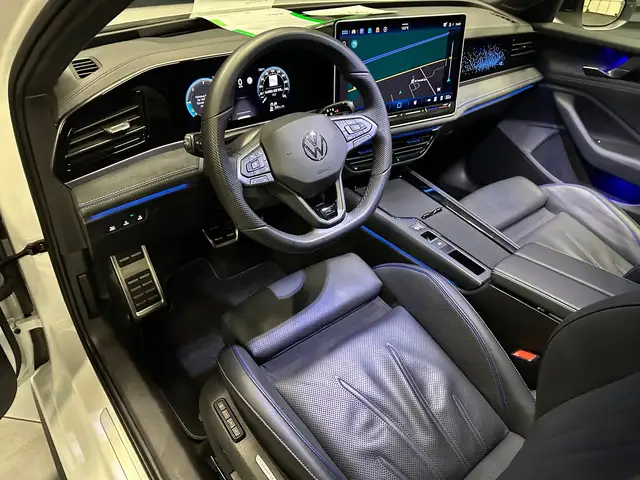 Volkswagen Passat view 17